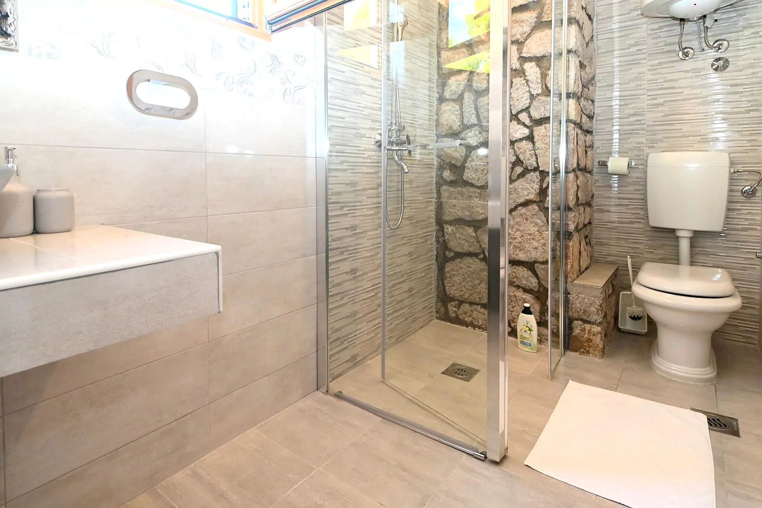 1 2 Bathroom 2B