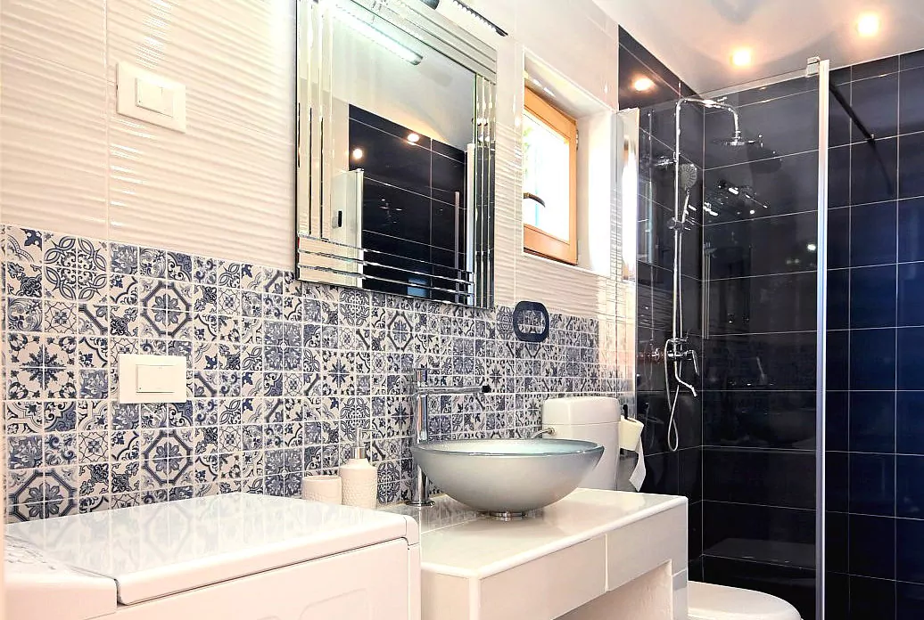 Bathroom 1 square 2(1)
